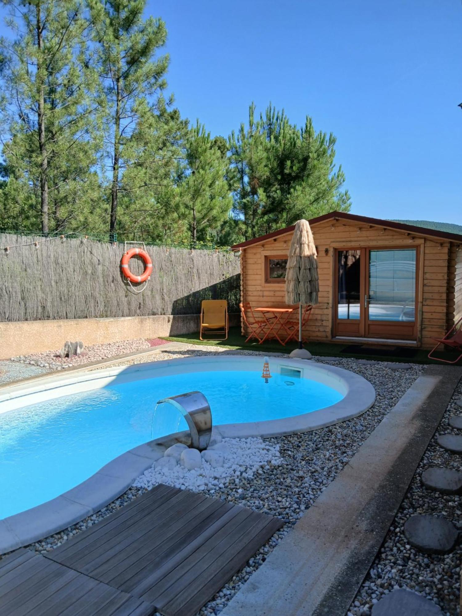 Chalet Charmant Avec Piscine Mercuer 외부 사진